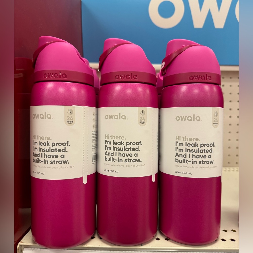 Owala Holiday Collection Read My Lips Limited Edition 32oz water bottle